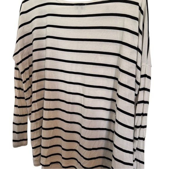 💙Tobi black and white striped long sleeve light weight top size S - Picture 7 of 8